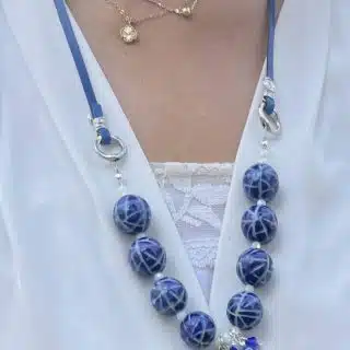 Casual chic porcelain necklace.