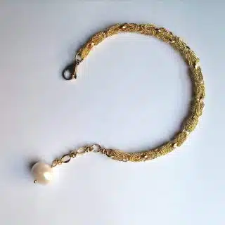 Gold plated bracelet with natural pearls