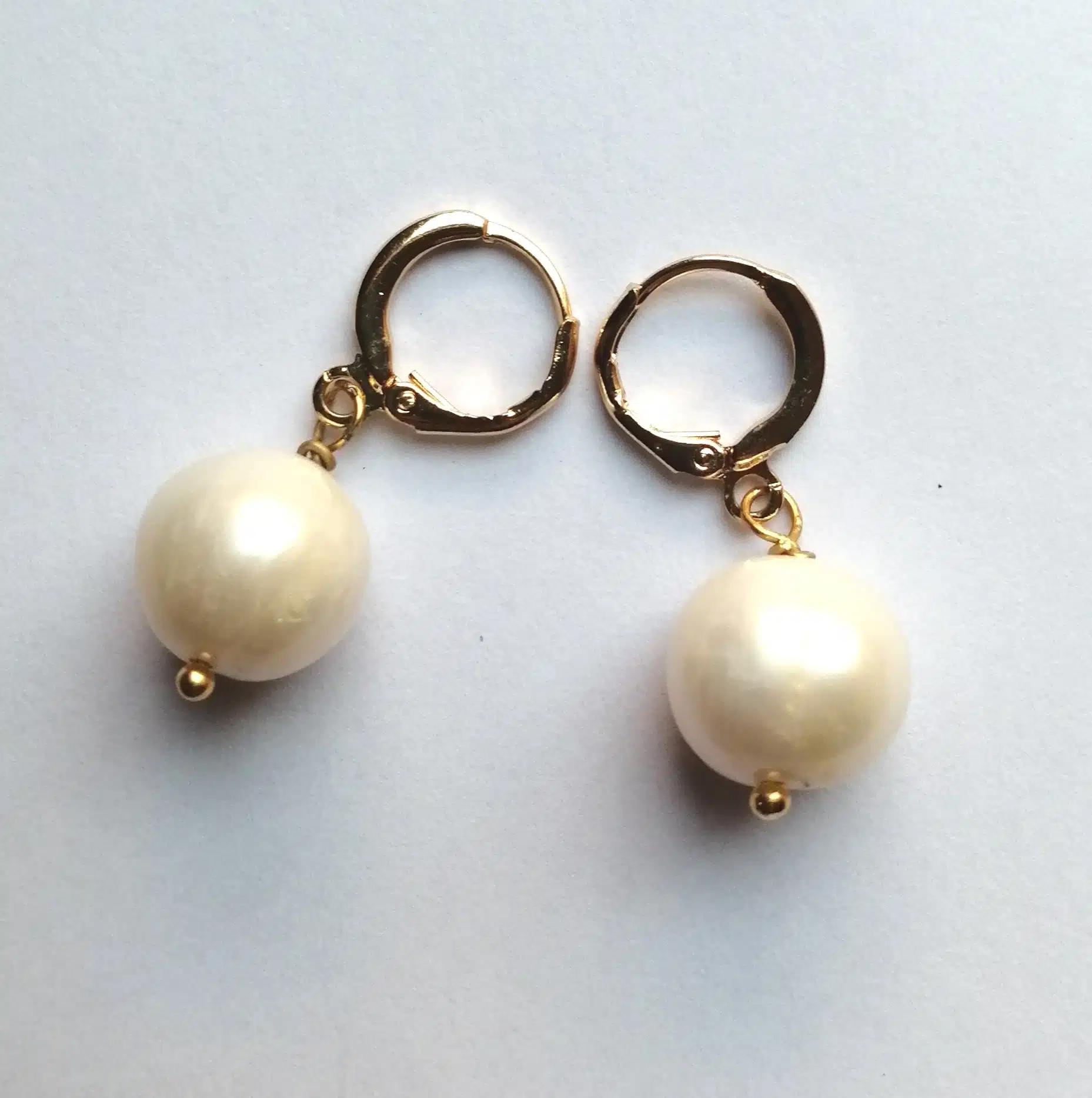 Gold plated earring with natural pearls 1 Gold plated earring with natural pearls