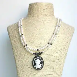 Natural pearls necklace