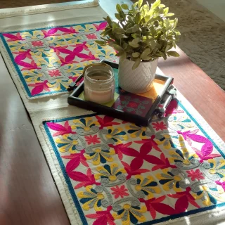 Fushia arabesque table runner