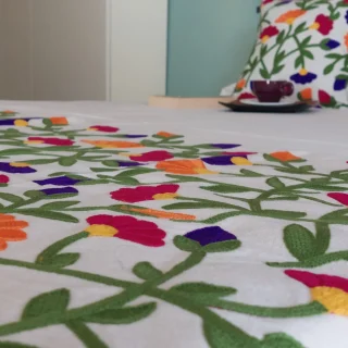 Multicoloured flowers Bed runner