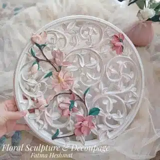 Magnolia flower on round tableau