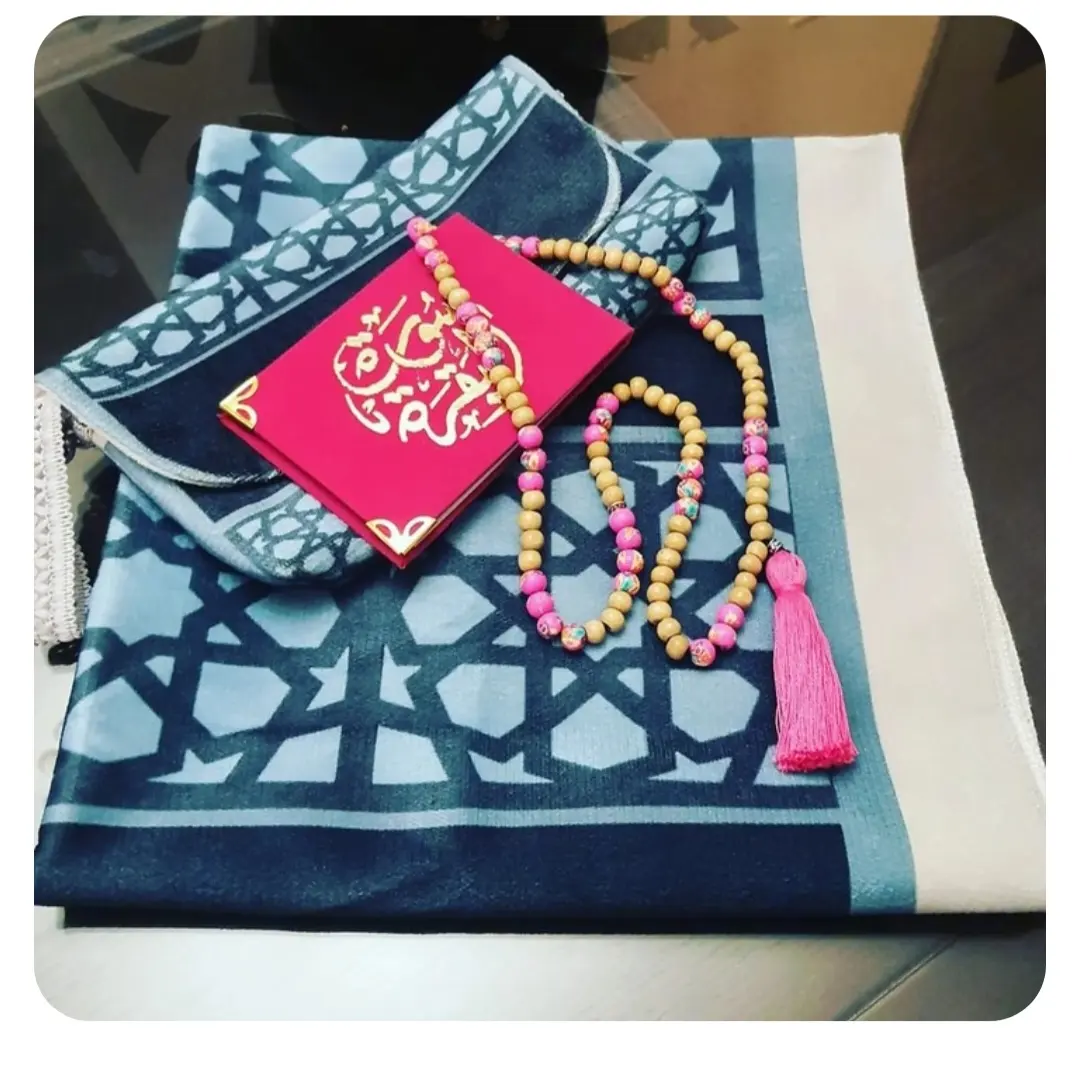 سجاده قطيفه كبيره ١٠٠سم ف ٨٠ سم بالشنطه كروس 4 IMG 20230319 221658 059