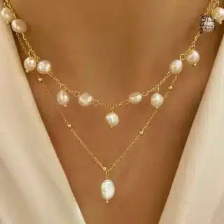 Gold-plated necklace with pearl.