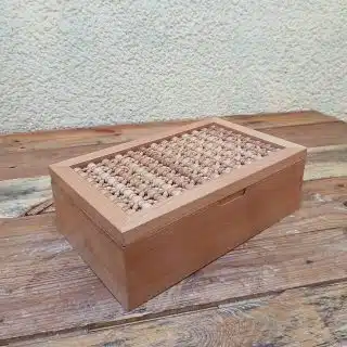 علبة شاي خرط اسلامي مستطيلة .