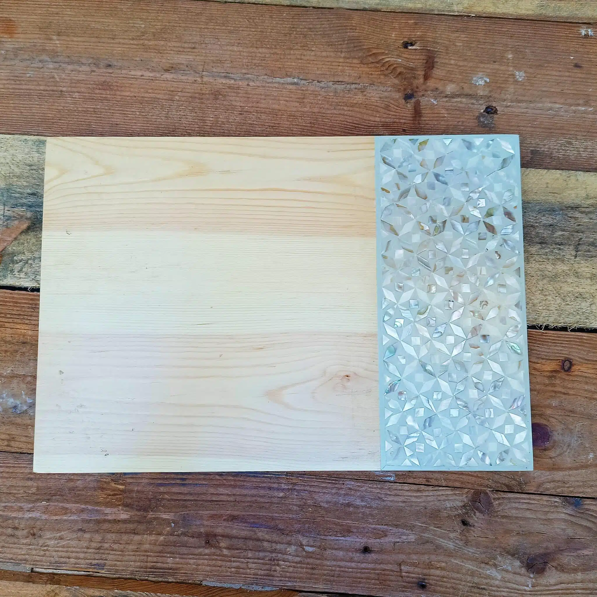 Cheese Platter خشب وصدف طبيعي . 1 Cheese Platter خشب وصدف طبيعي .