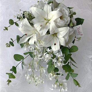 White lilies wedding bouquet