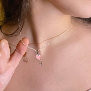 Dropping heart pendant