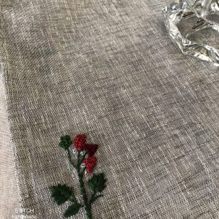 Red-berries Table runner