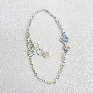 Silver bracelet with pearl beads
