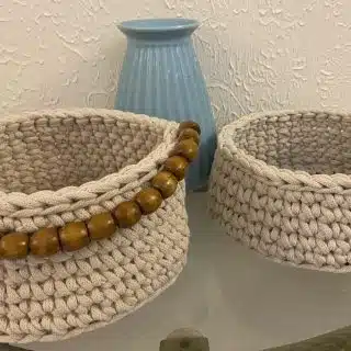 Basket with wooden base