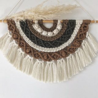 𝑀𝑎𝑐𝑟𝑎𝑚𝑒 𝑤𝑎𝑙𝑙 ℎ𝑎𝑛𝑔𝑖𝑛𝑔