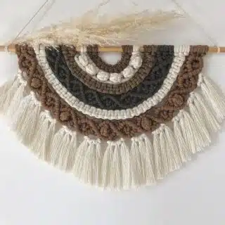 𝑀𝑎𝑐𝑟𝑎𝑚𝑒 𝑤𝑎𝑙𝑙 ℎ𝑎𝑛𝑔𝑖𝑛𝑔