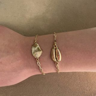 shell bracelet