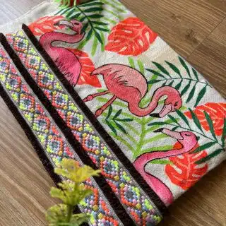 Flamingo clutch