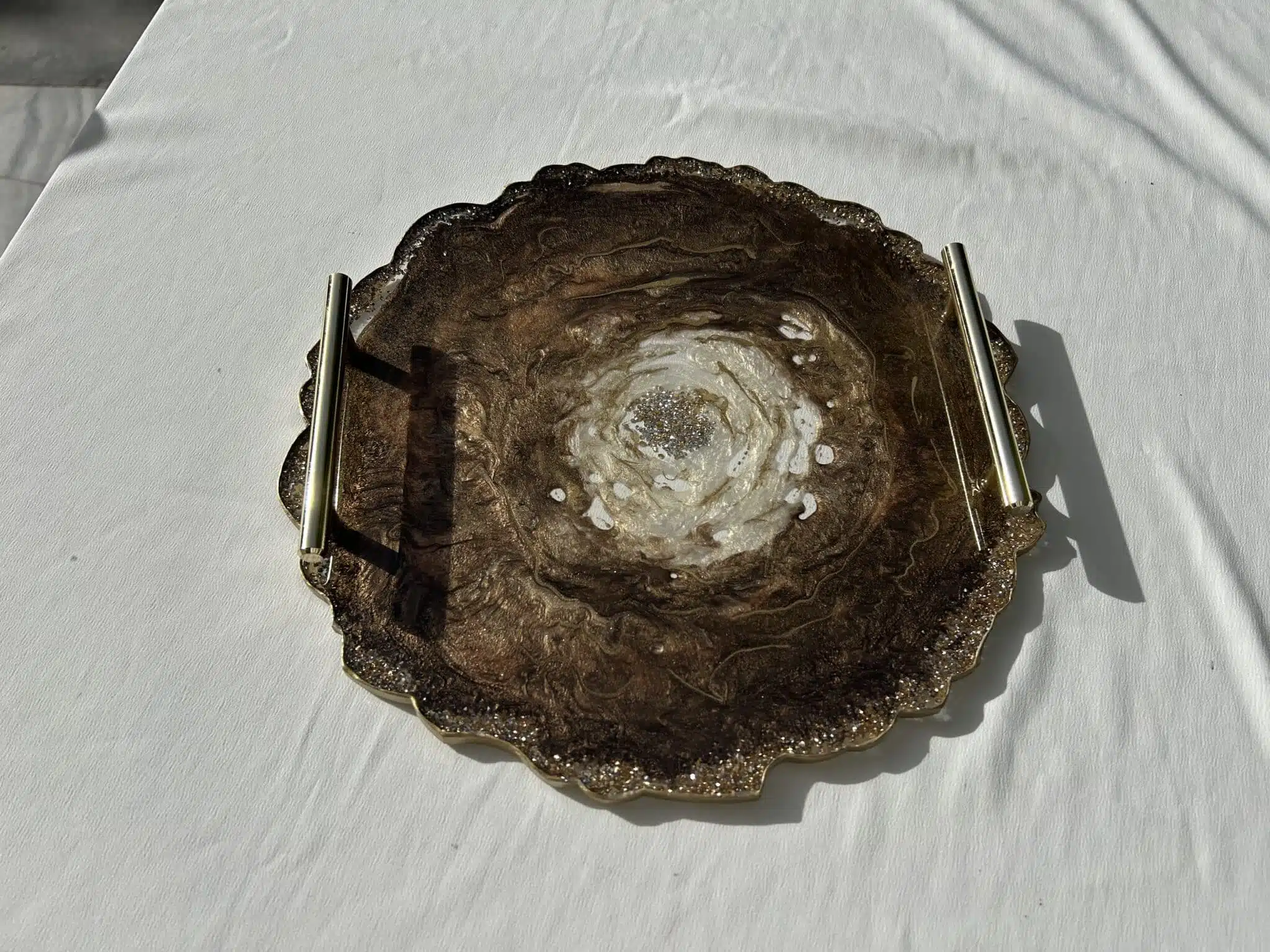 Brown round resin tray without coasters 5 IMG 5652 scaled