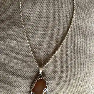 Silver chain without the pendant.