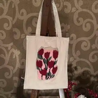 Red roses tote bag