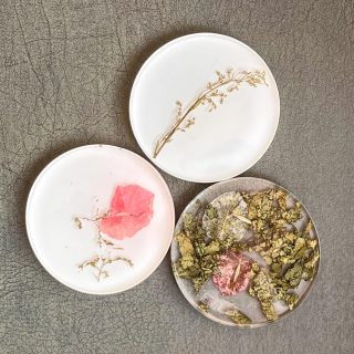 Pink flower white coasters set