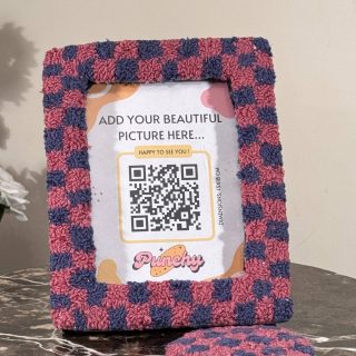 Checkered photo frame