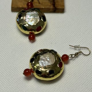 Stainless steel round earrings with jade and agate pearls