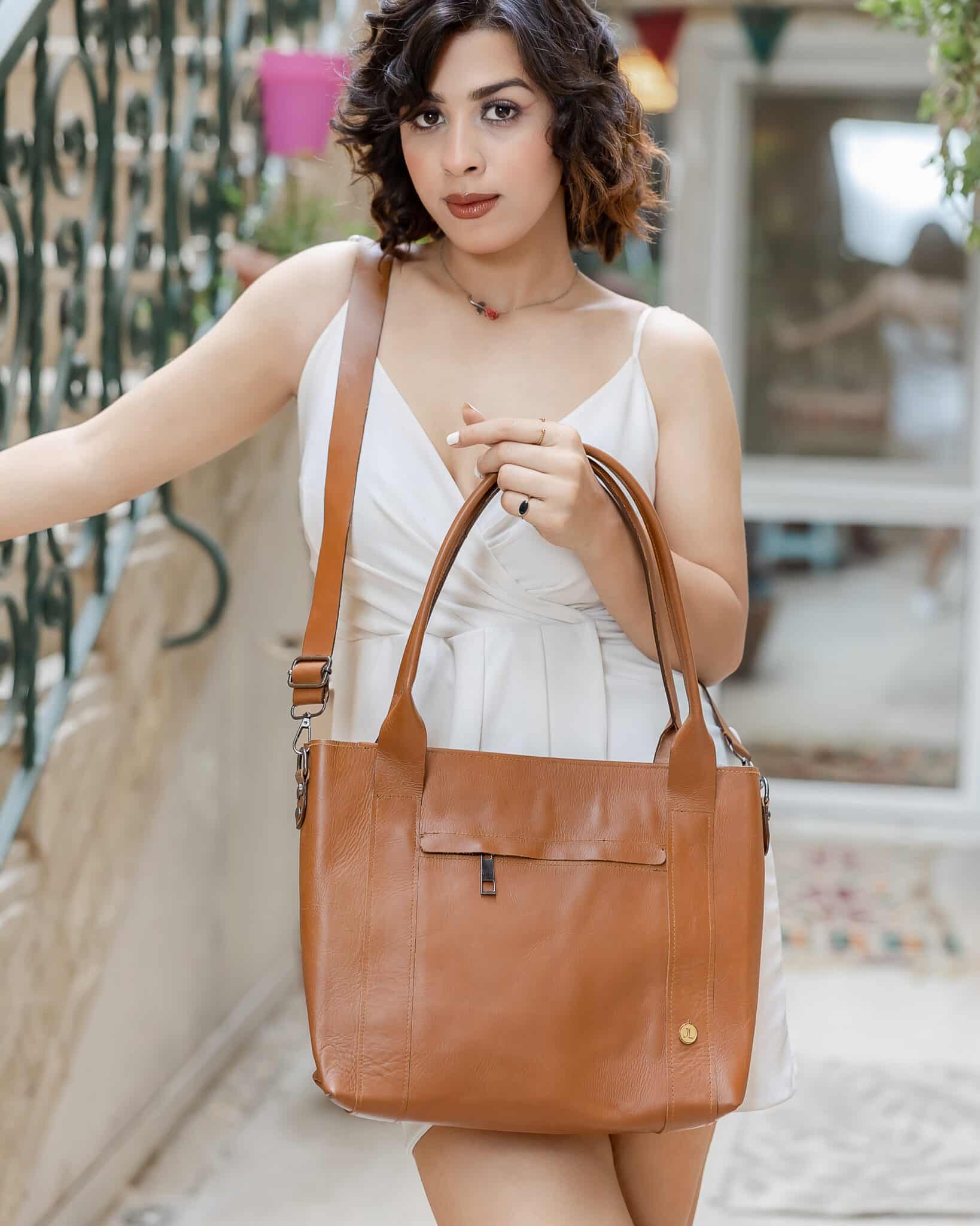 Medium Leather Tote Bag 14 Jean 76 scaled