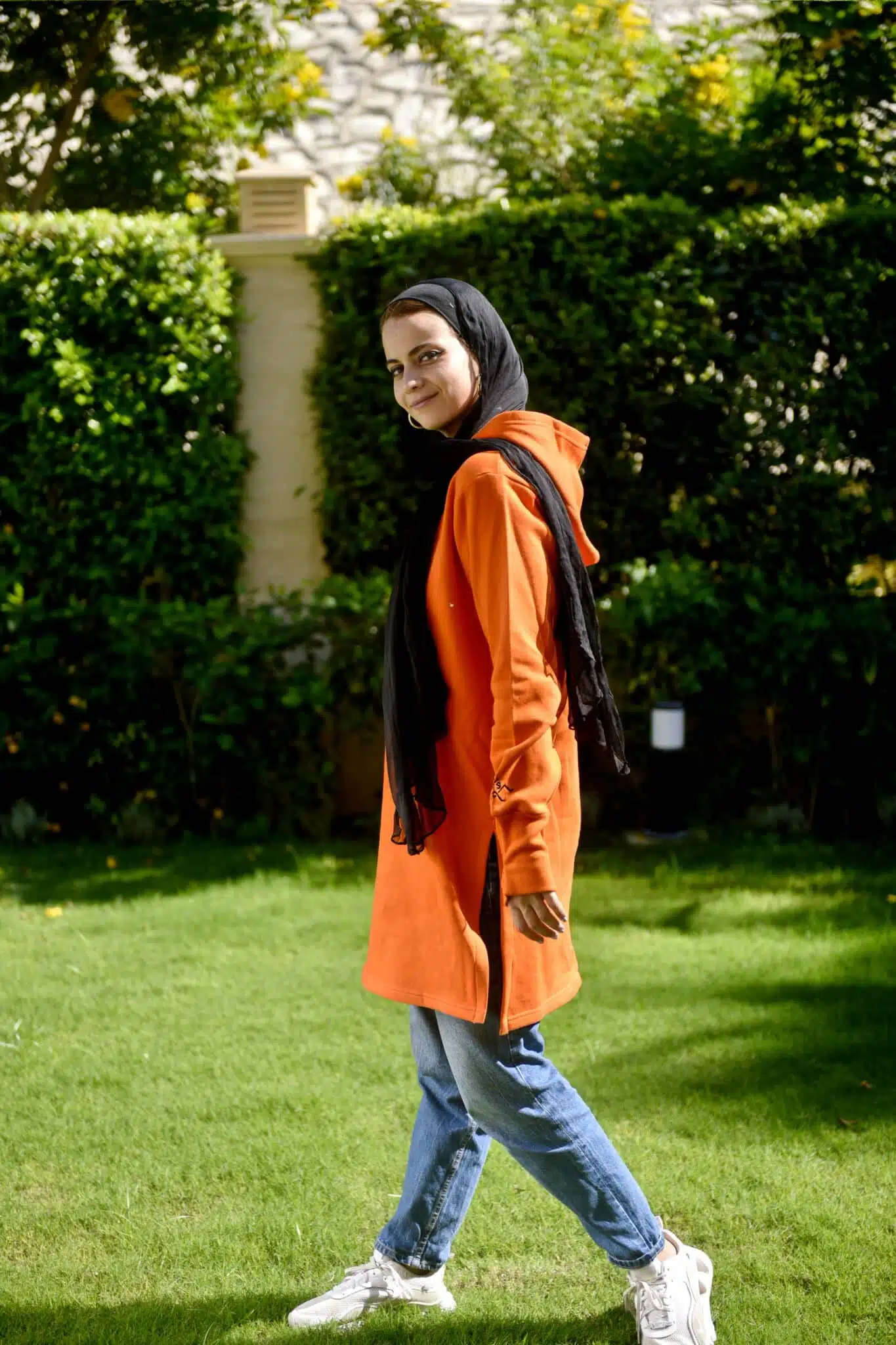 Thumb cuffs hoodie dress 2 MAS8840 scaled