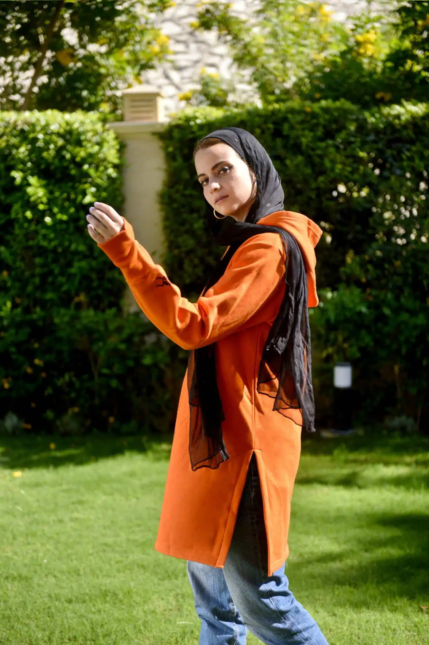 Thumb cuffs hoodie dress 3 MAS8847 scaled