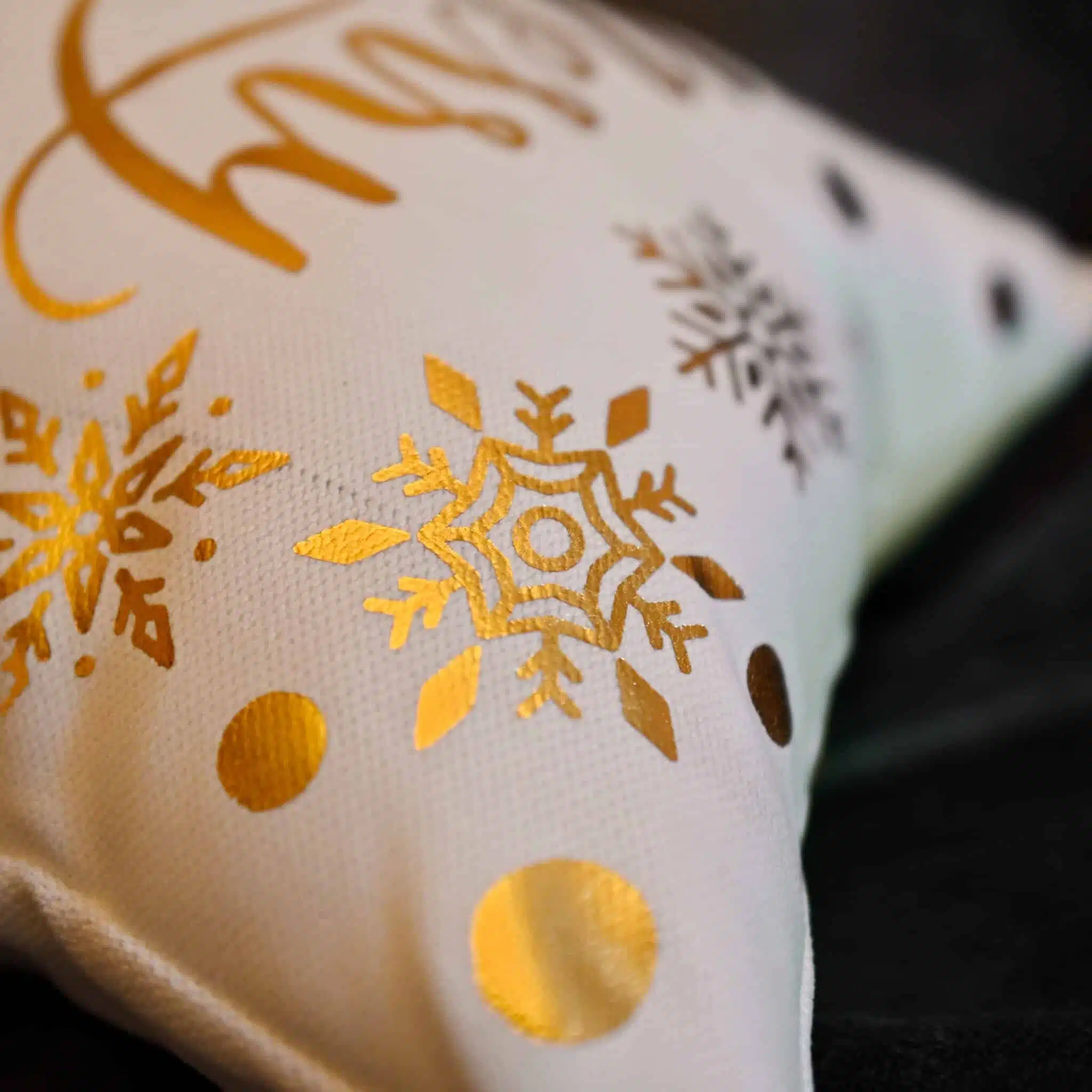 Cushion Merry Christmas Gold 2 MAS 0610 scaled