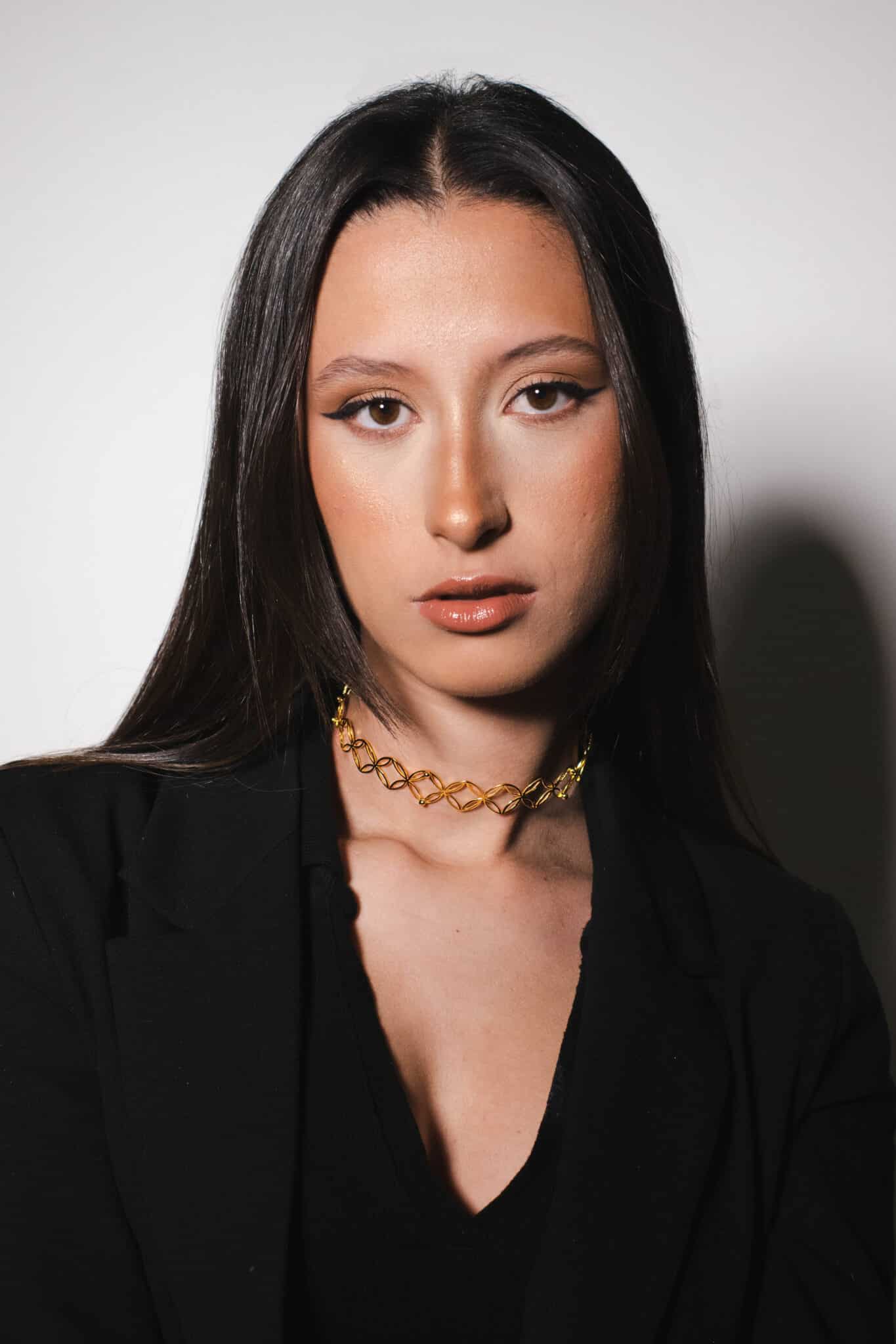 Flora Chocker 1 Flora Chocker