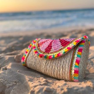 Pinkish style clutch straw