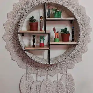 معلقة رفوف من الحديد وشغل المكرمية