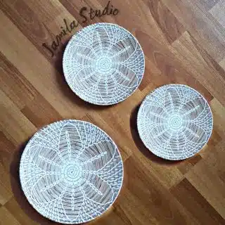 White flower baskets plates