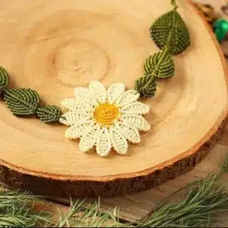 Micromacrame Margaret flower necklace