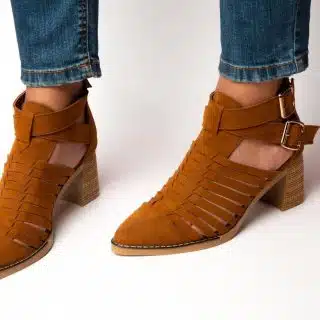 Interwoven strips heeled shoes