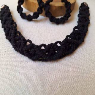 كوليه مع حلق مكرميه اسود