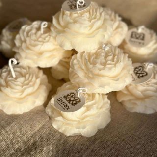 Offwhite Gory flower