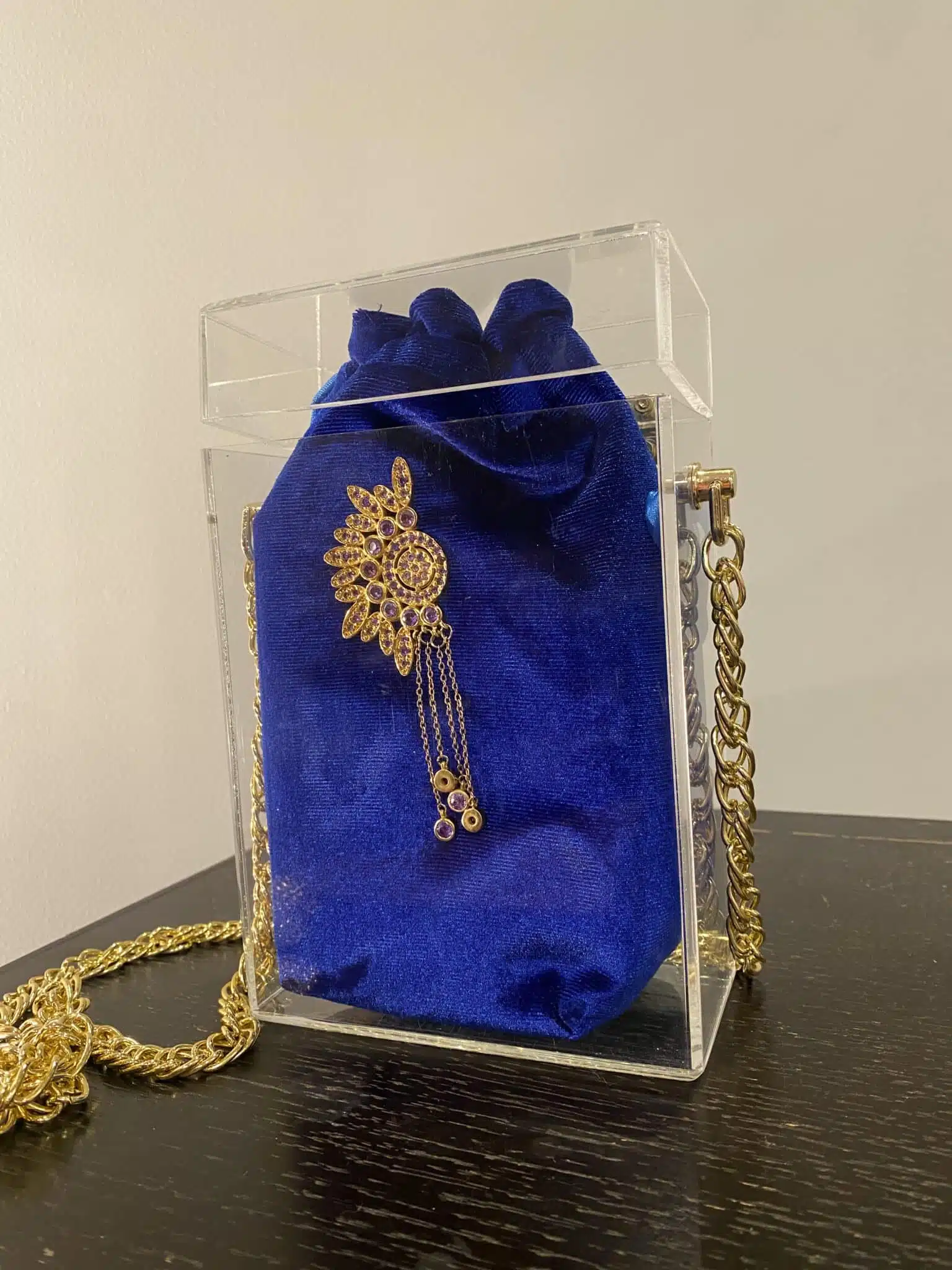 The Electric Blue Crystal Plexi Box Chain-Bag with Gold-Plated Piece 2 image00002 scaled