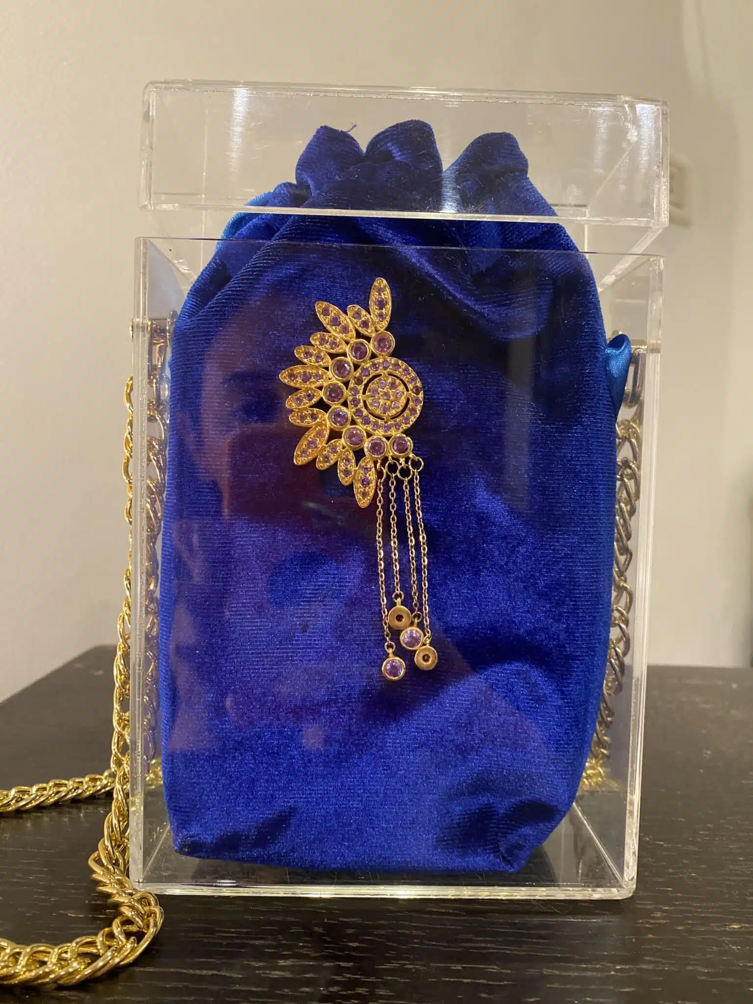 The Electric Blue Crystal Plexi Box Chain-Bag with Gold-Plated Piece 4 image00004 scaled