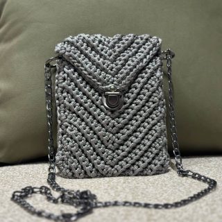 Mini crochet cross bag
