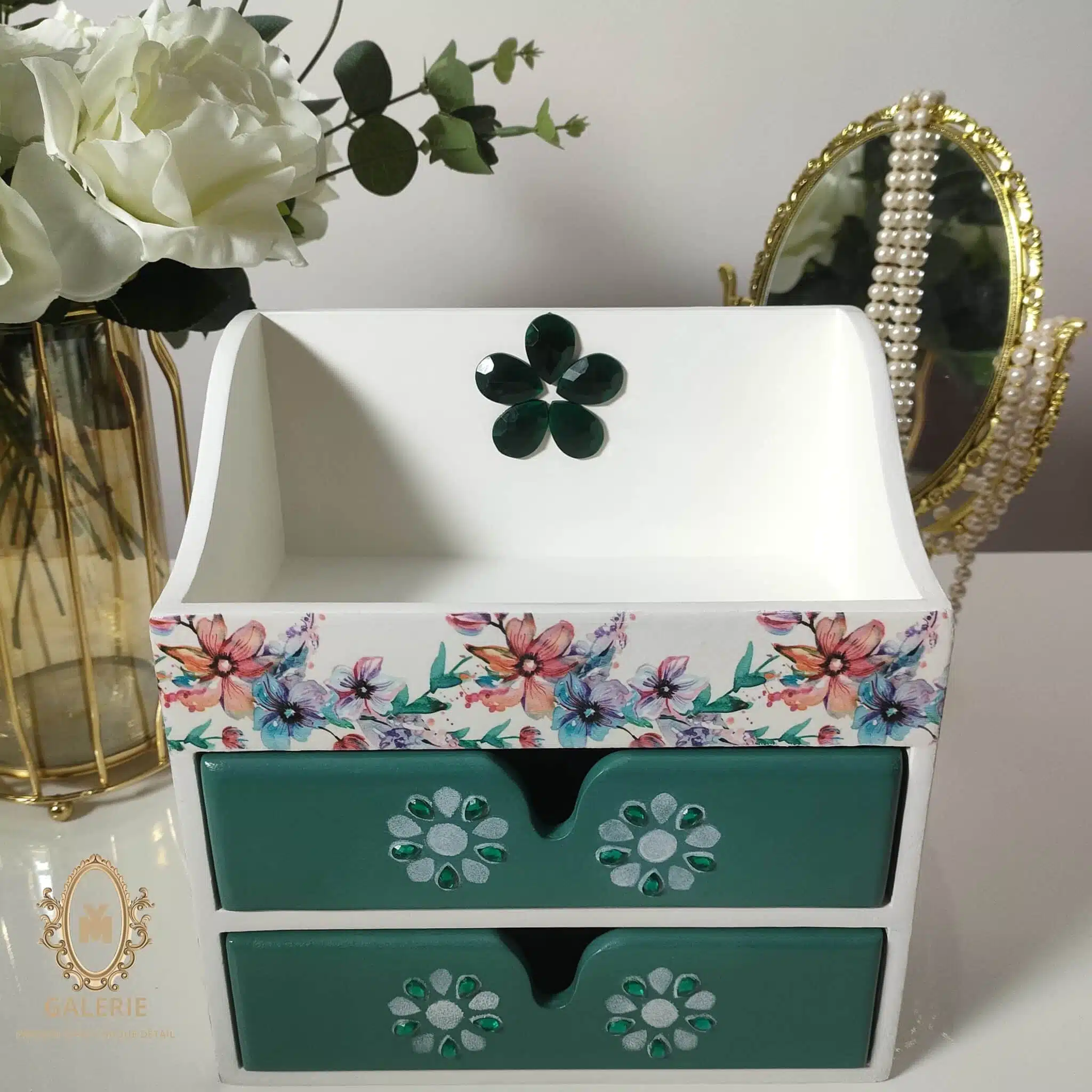 Decoupage floral makeup organizer 1 Decoupage floral makeup organizer