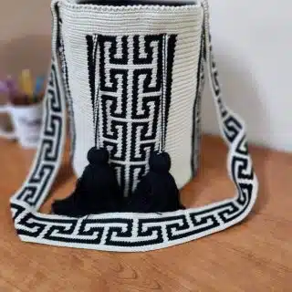 شنطة كروس برسمة فرزاتشى