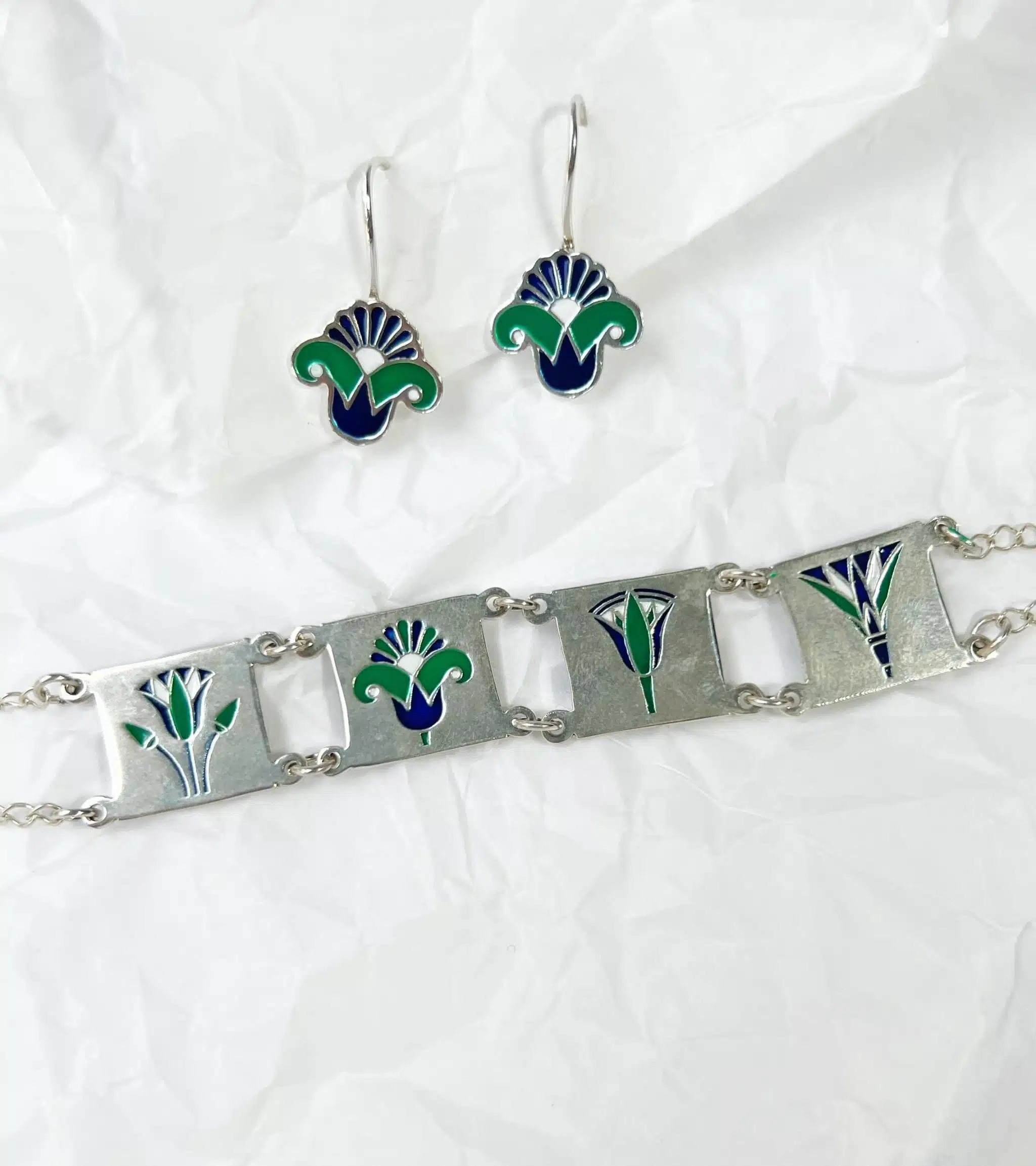 Sterling silver double-sided Lotus chocker with Handpainted enamel. 3 055e9d5a 39ea 4355 bc06 2961d61807ef scaled