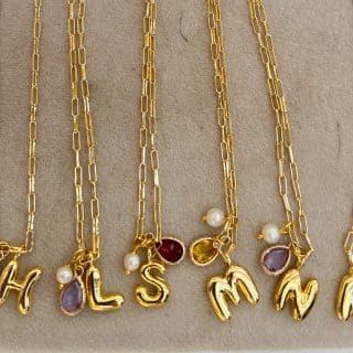 Curvy initials chains