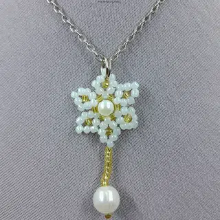 Dropped star necklace