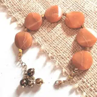 انسيال. من الأحجار الكربمة