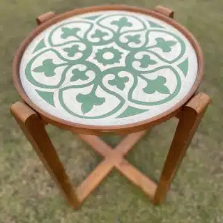 Removable rounded side table