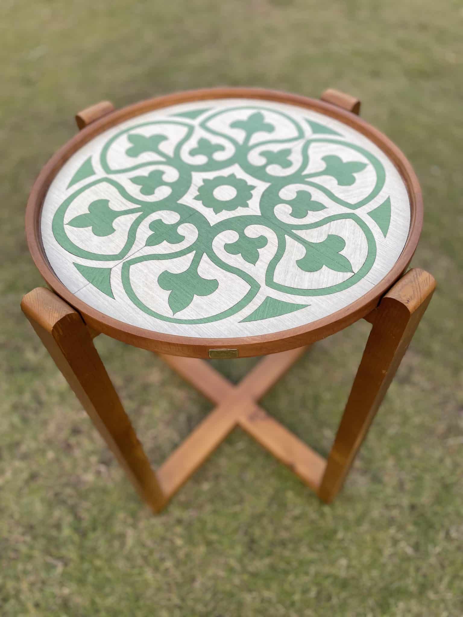 Removable rounded side table 1 Removable rounded side table