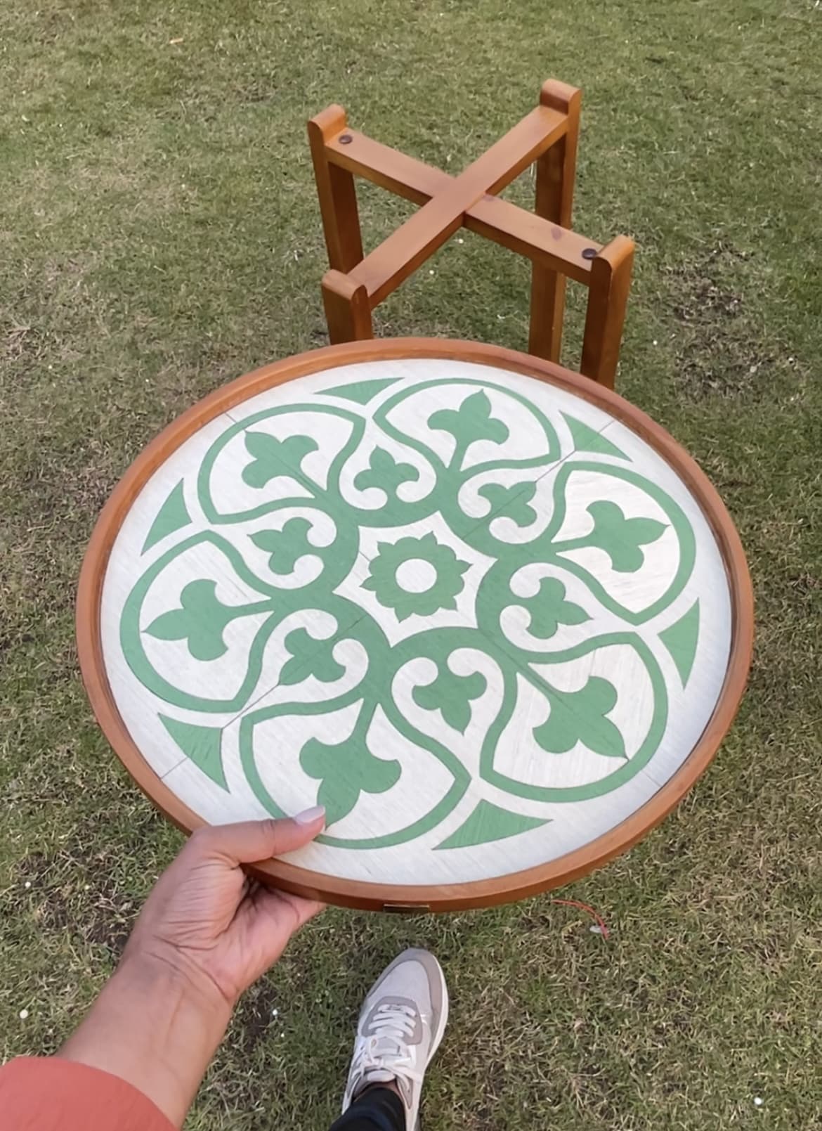 Removable rounded side table 7 IMG 5015